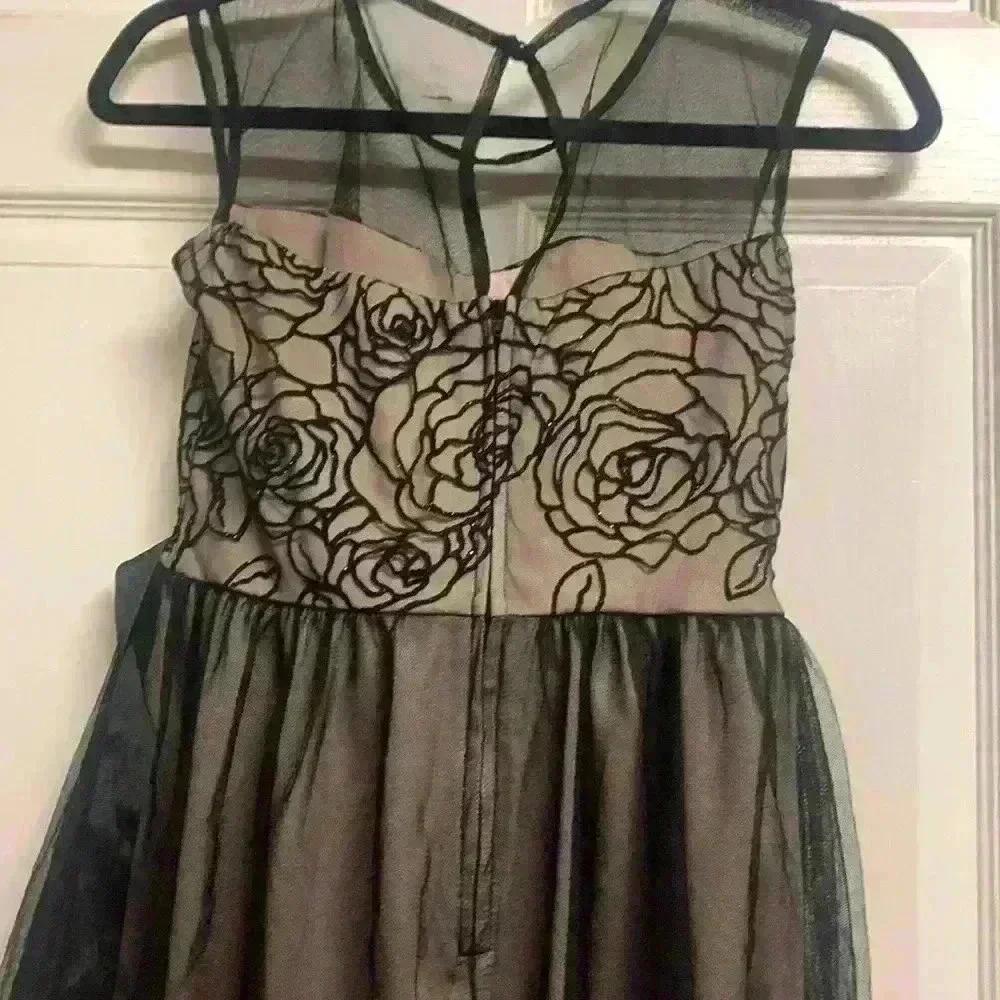 Dress - Picture 4 of 4